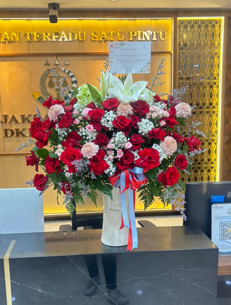rangkaian-bunga-meja-vas-keramik-jakarta-chiara-florist3